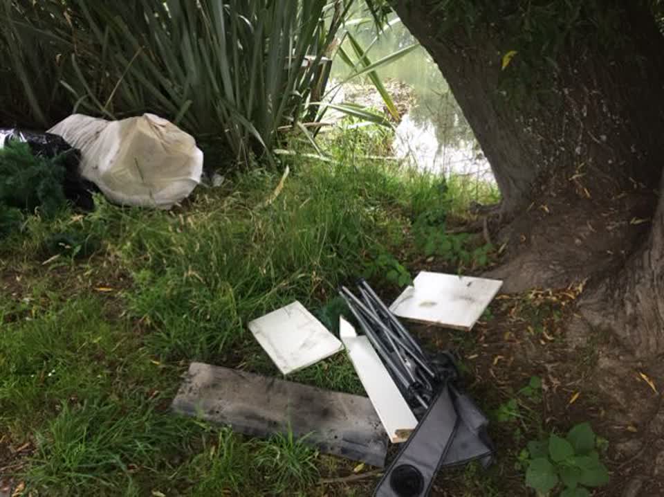 The photograph attached to this rubbish/recycling report