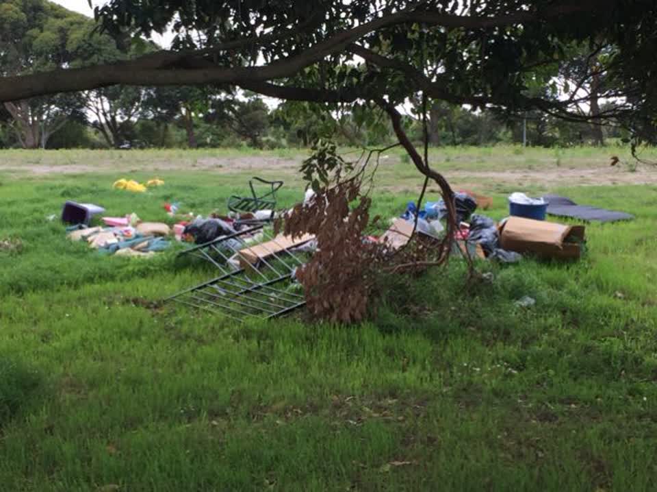 The photograph attached to this rubbish/recycling report