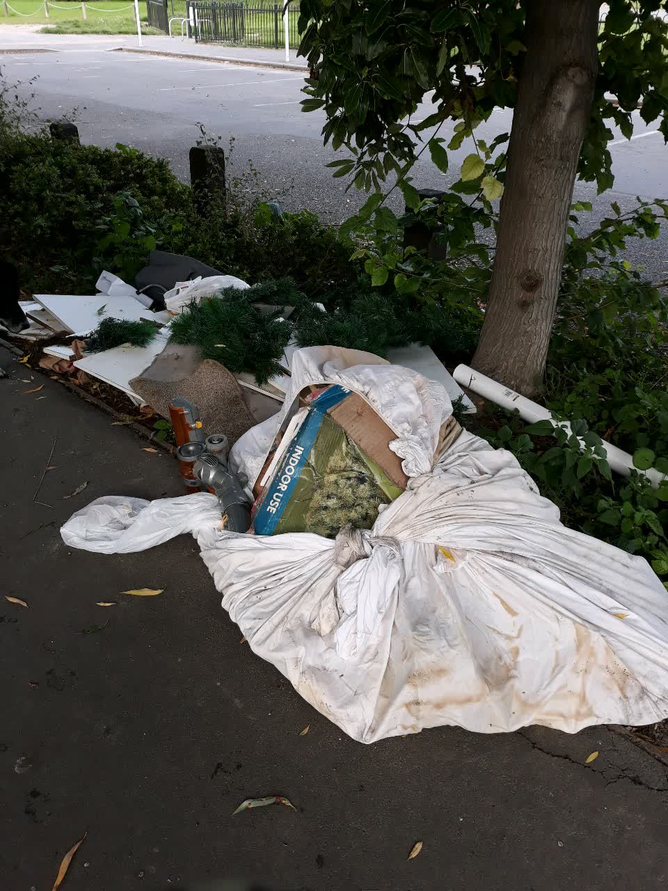 The photograph attached to this rubbish/recycling report