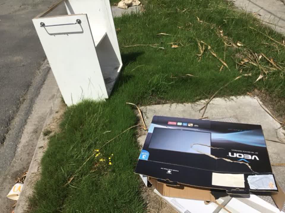 The photograph attached to this rubbish/recycling report