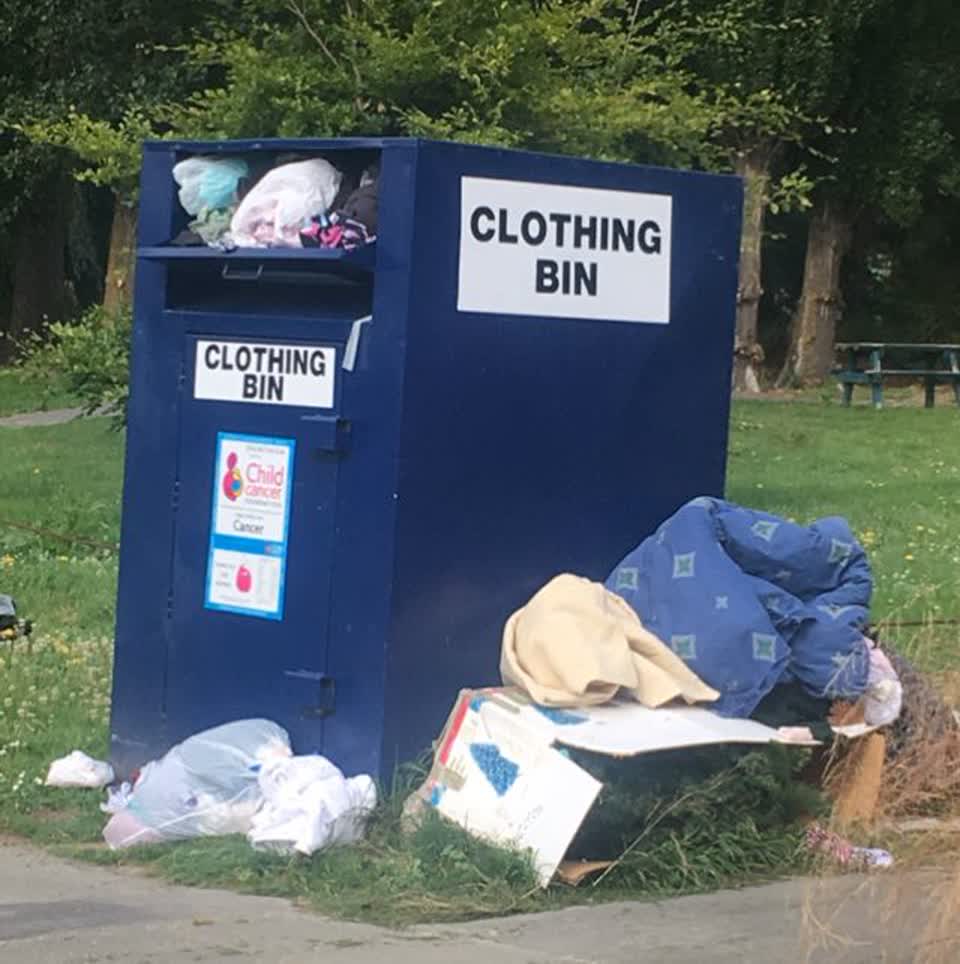 The photograph attached to this rubbish/recycling report