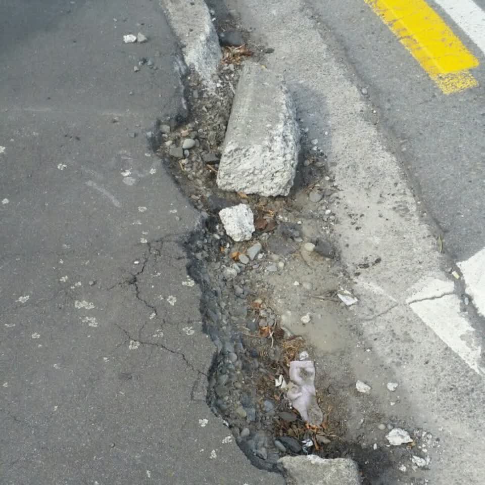The photograph attached to this roading/streets report
