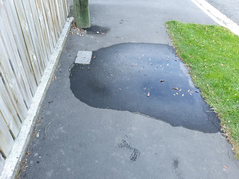 The photograph attached to this roading/streets report