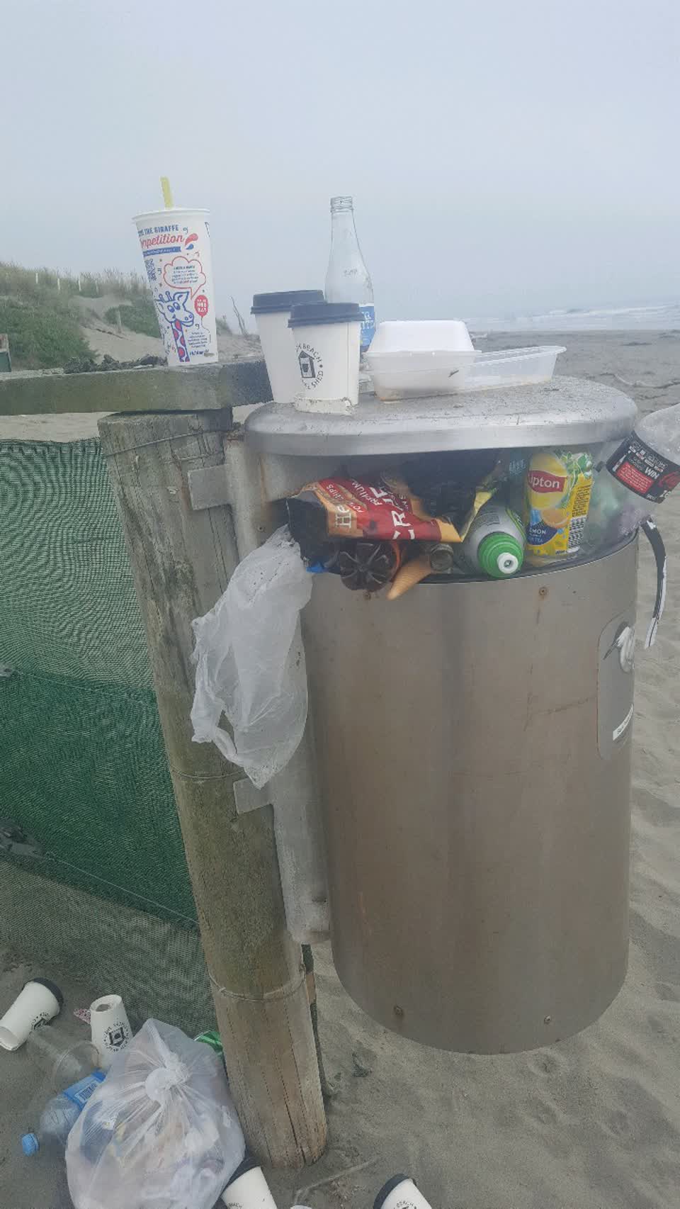 The photograph attached to this rubbish/recycling report