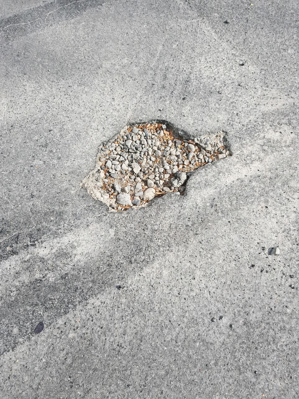 The photograph attached to this roading/streets report