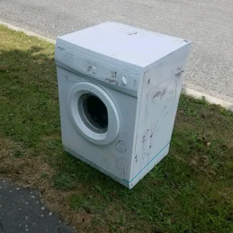 Rubbish/Recycling, a report photo