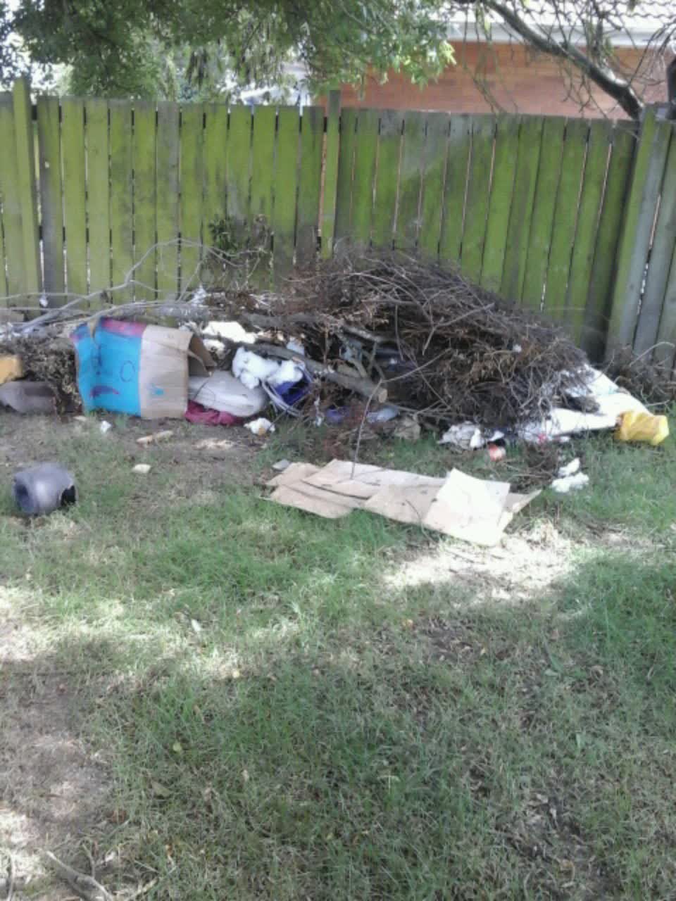 The photograph attached to this rubbish/recycling report