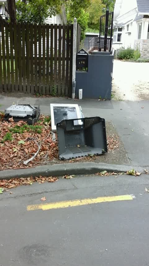 Rubbish/Recycling, a report photo