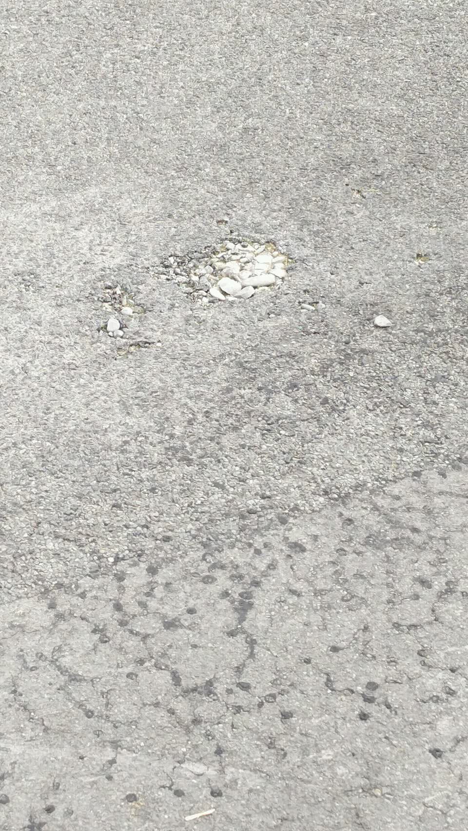 The photograph attached to this roading/streets report