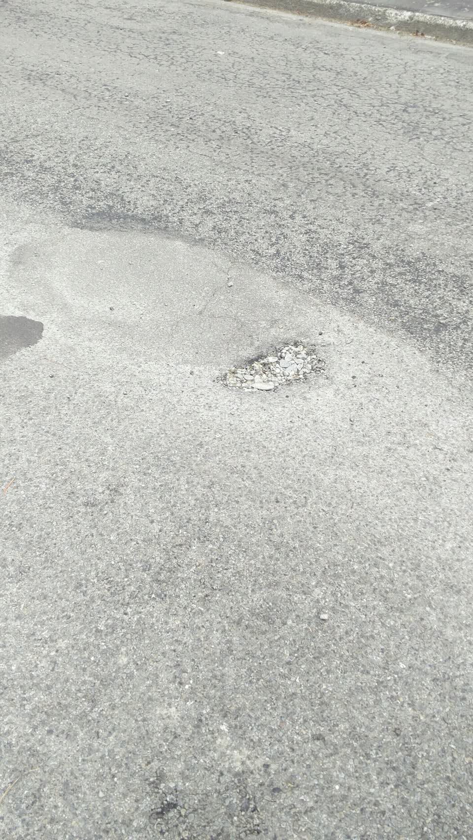 The photograph attached to this roading/streets report