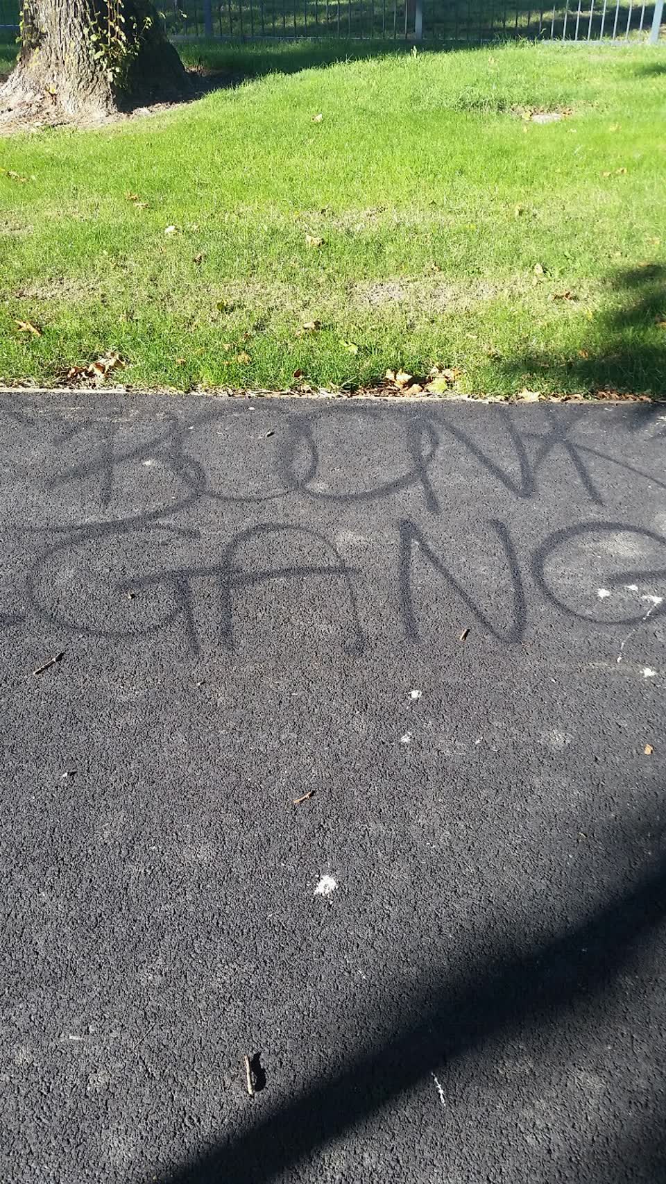 The photograph attached to this graffiti report