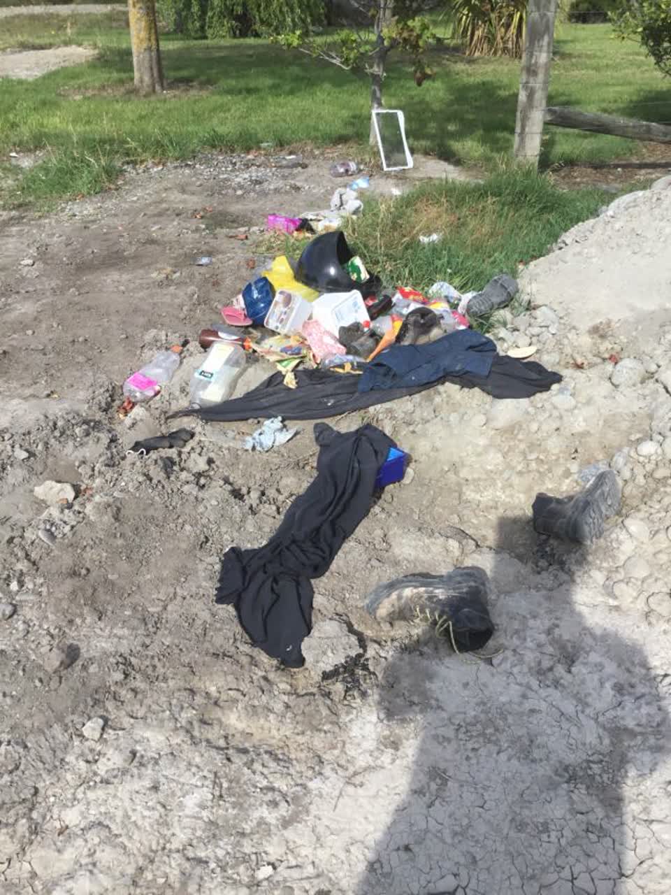 The photograph attached to this rubbish/recycling report