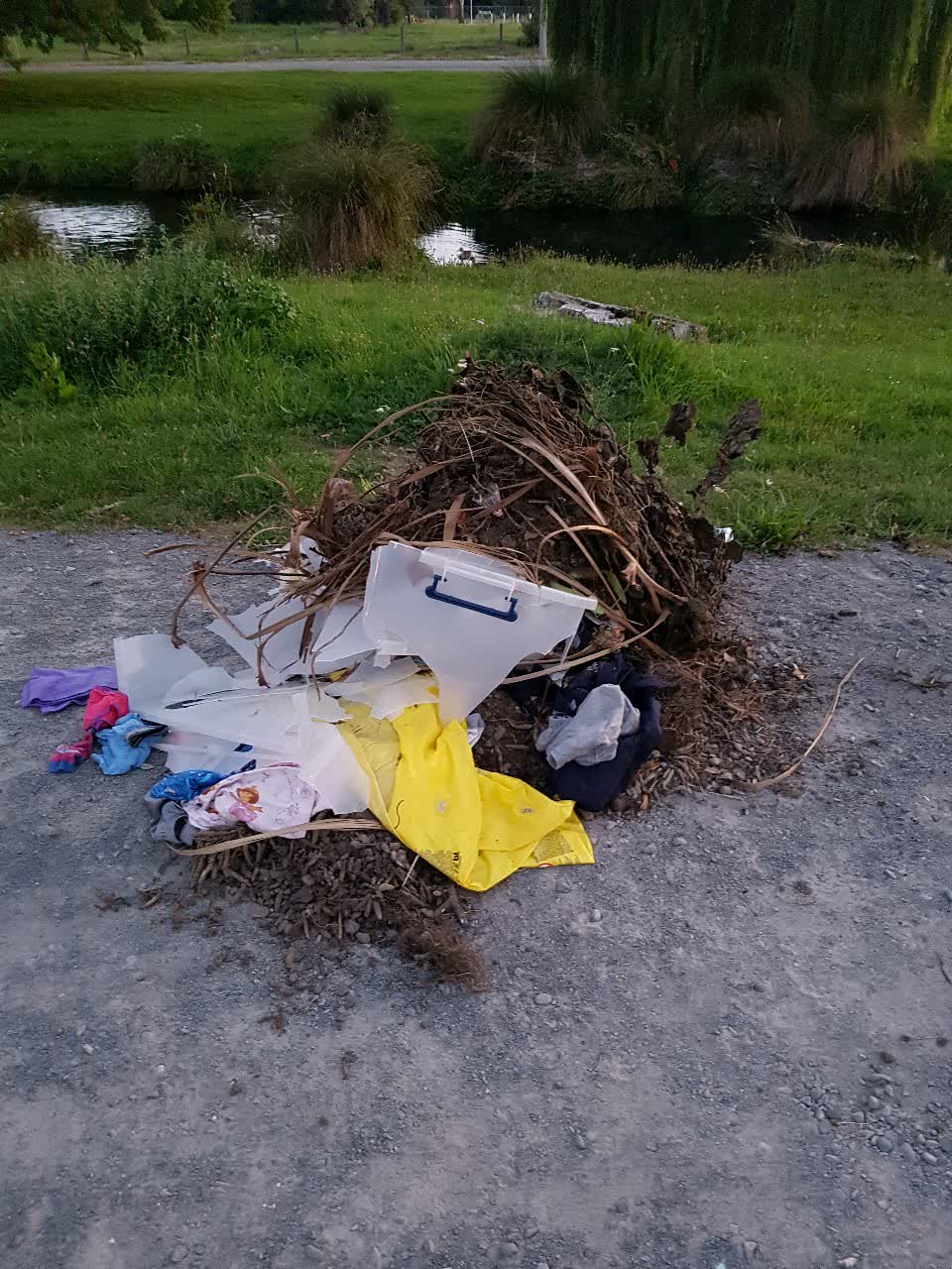 The photograph attached to this rubbish/recycling report