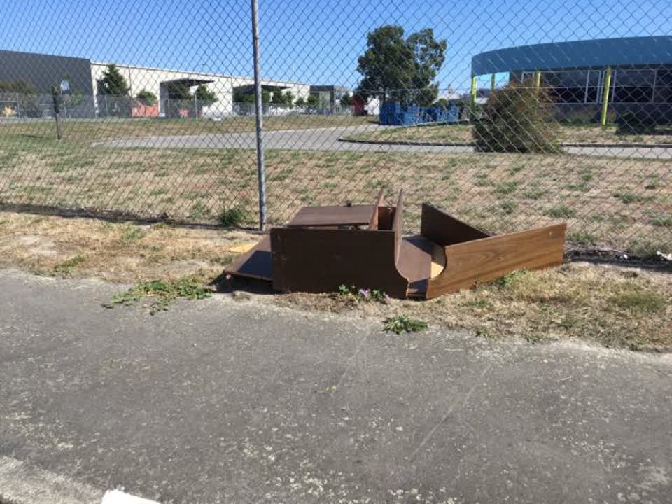 The photograph attached to this rubbish/recycling report