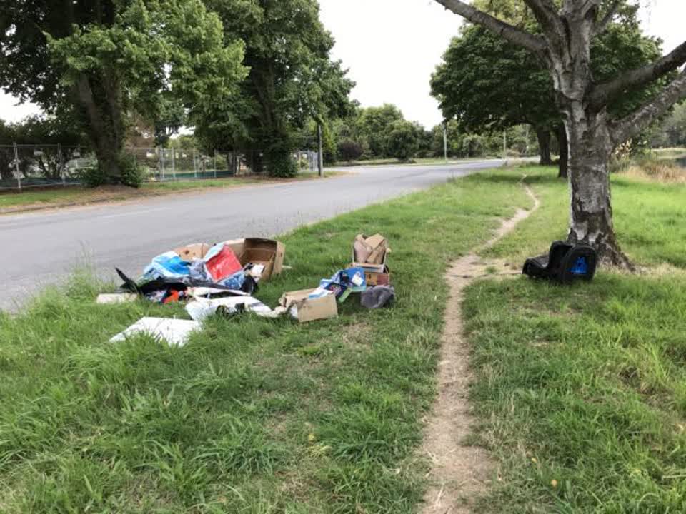 The photograph attached to this rubbish/recycling report