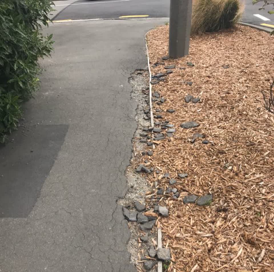The photograph attached to this roading/streets report