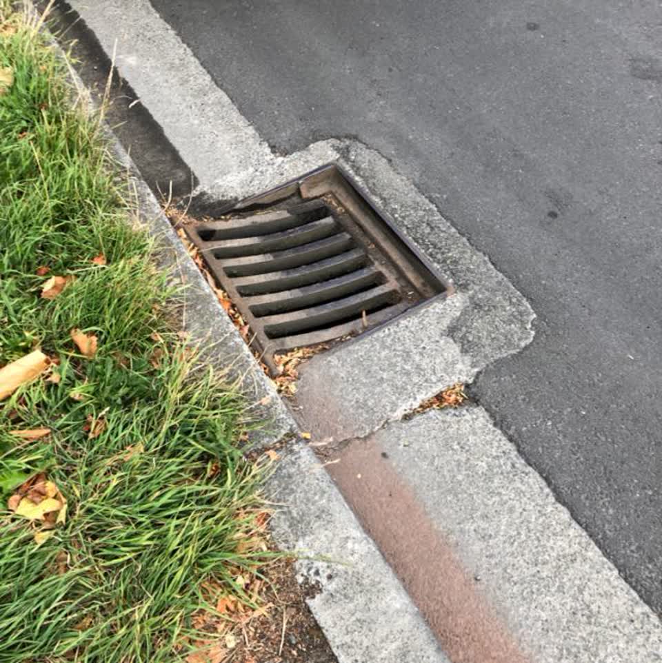 The photograph attached to this roading/streets report