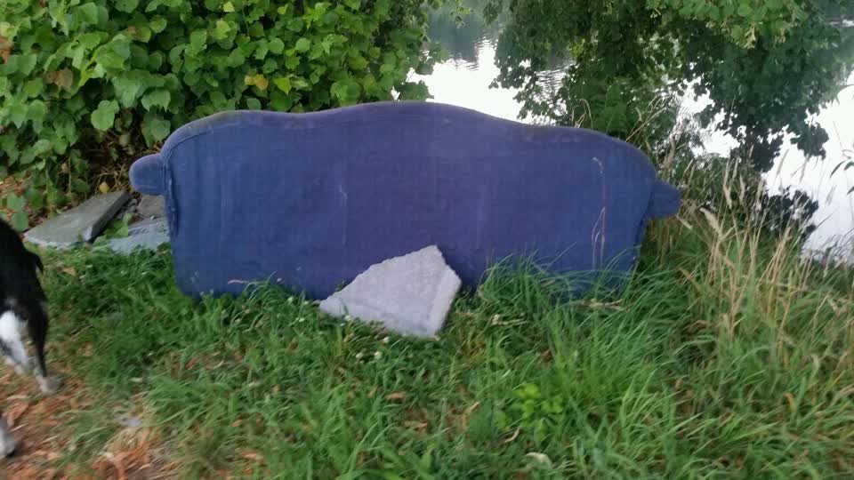 The photograph attached to this rubbish/recycling report