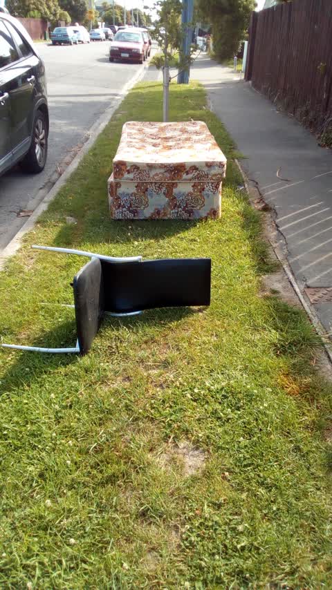 Rubbish/Recycling, a report photo