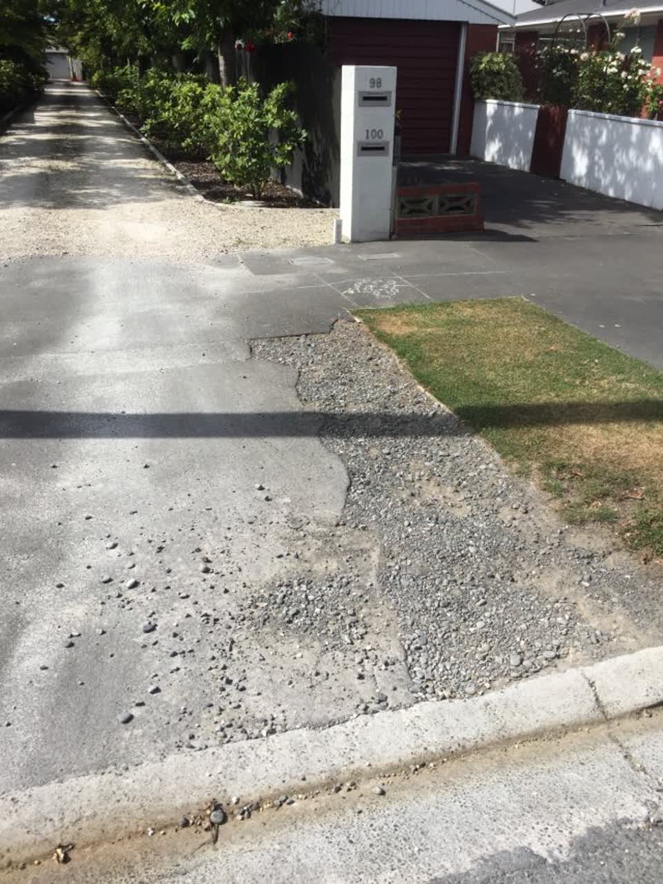 The photograph attached to this roading/streets report