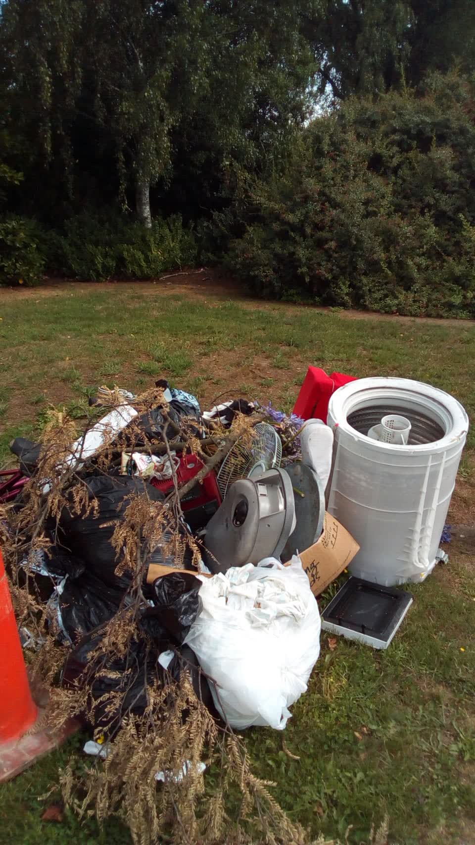 The photograph attached to this rubbish/recycling report