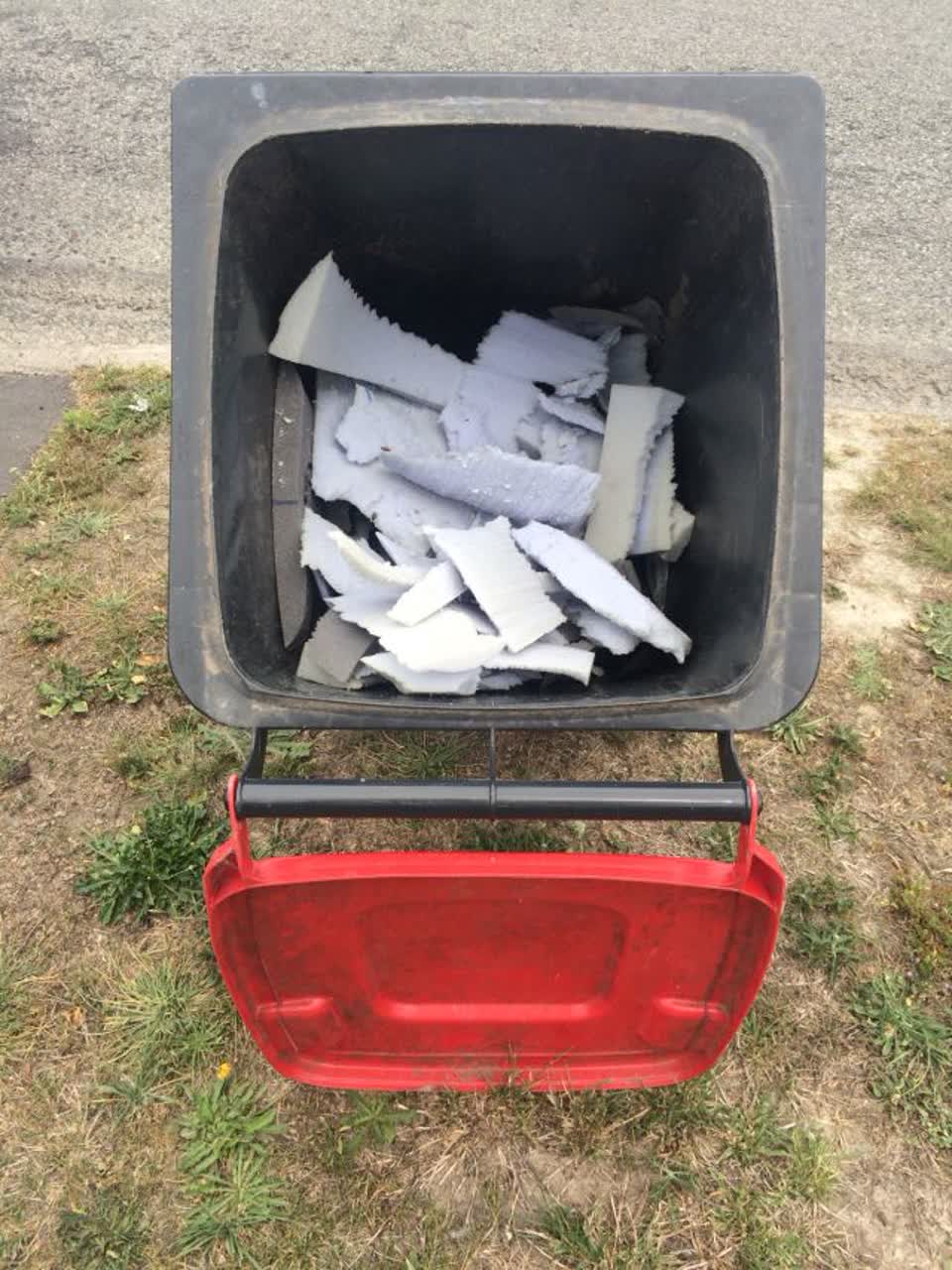 The photograph attached to this rubbish/recycling report