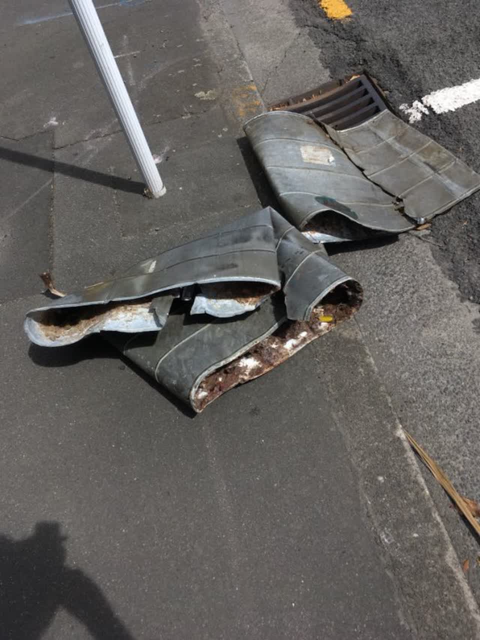 The photograph attached to this rubbish/recycling report