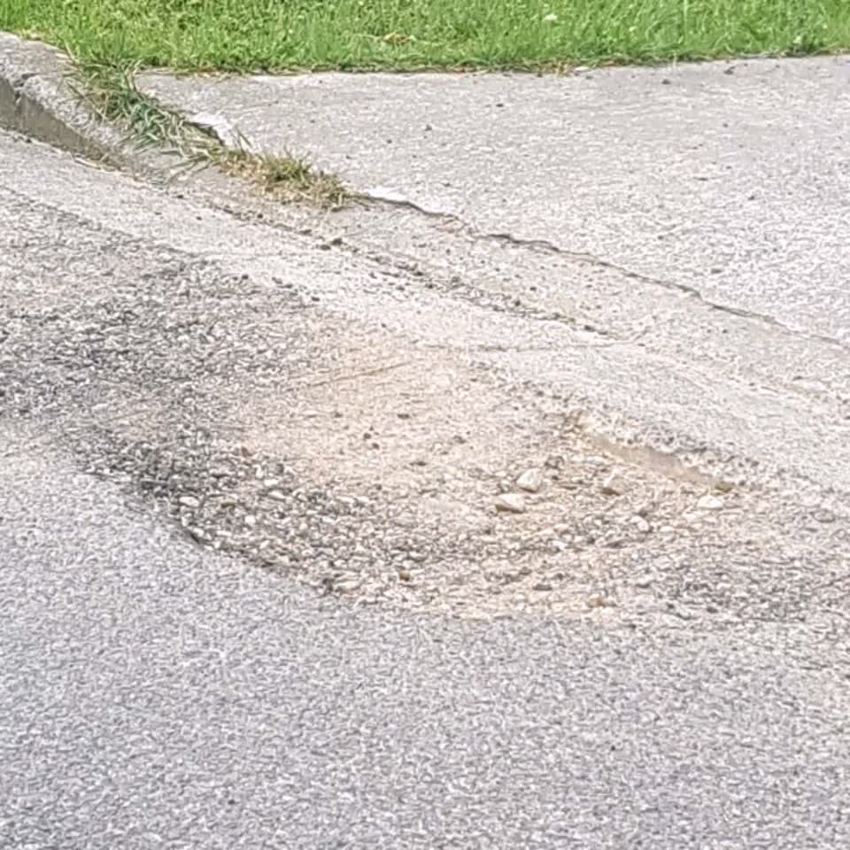 The photograph attached to this roading/streets report