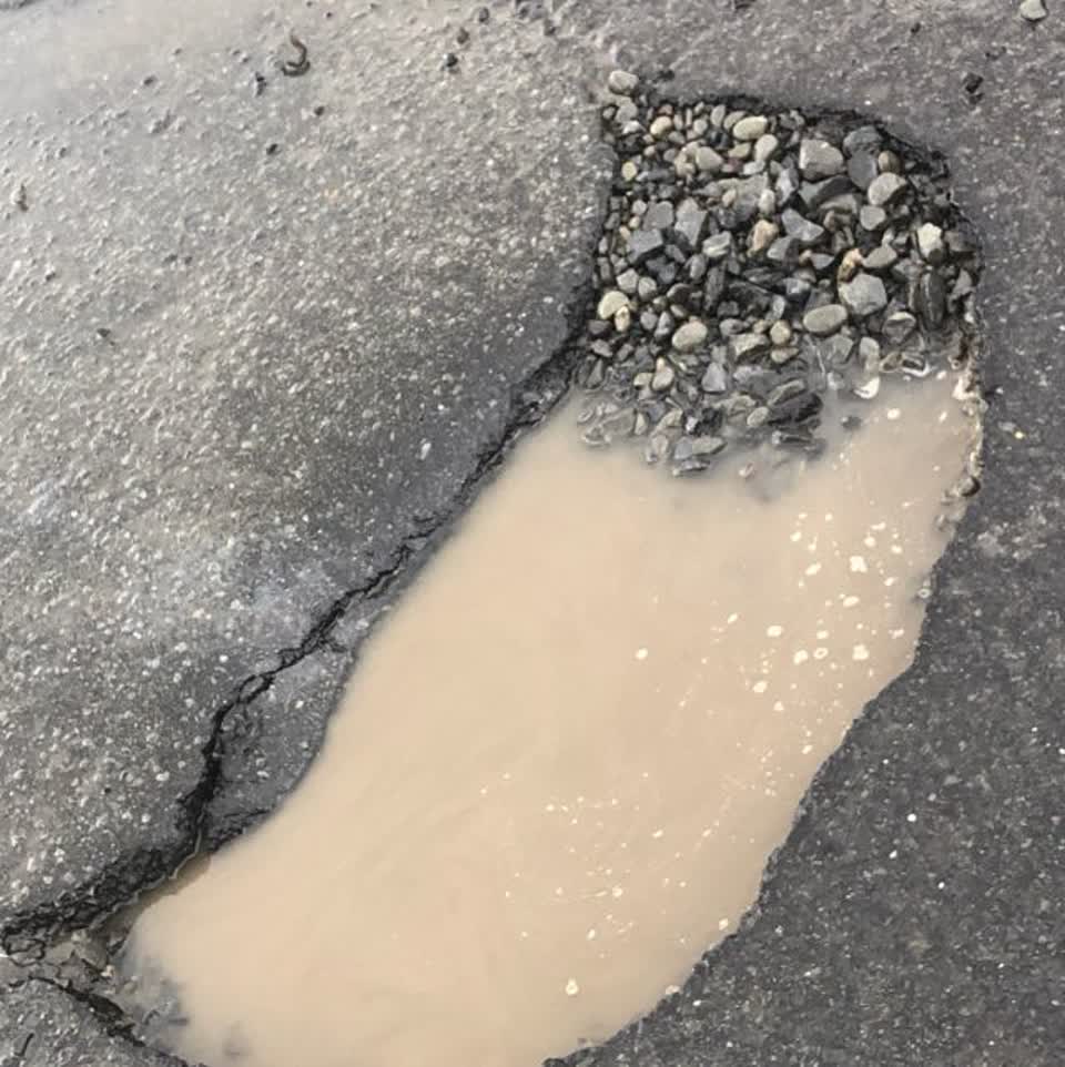 The photograph attached to this roading/streets report