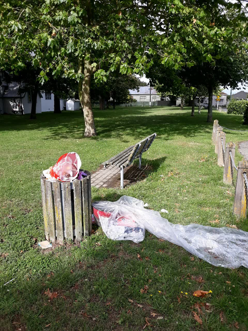 The photograph attached to this rubbish/recycling report