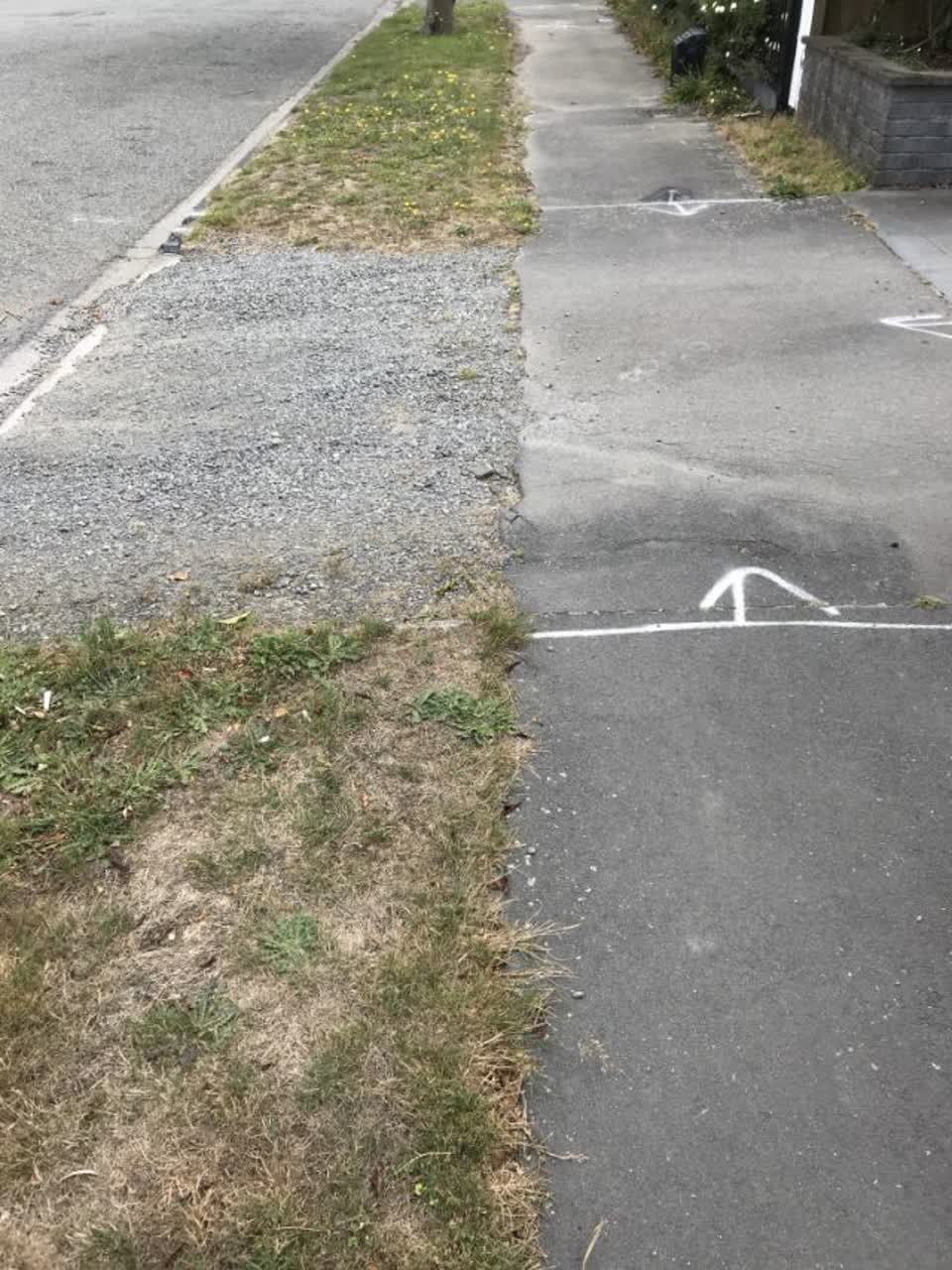 The photograph attached to this roading/streets report