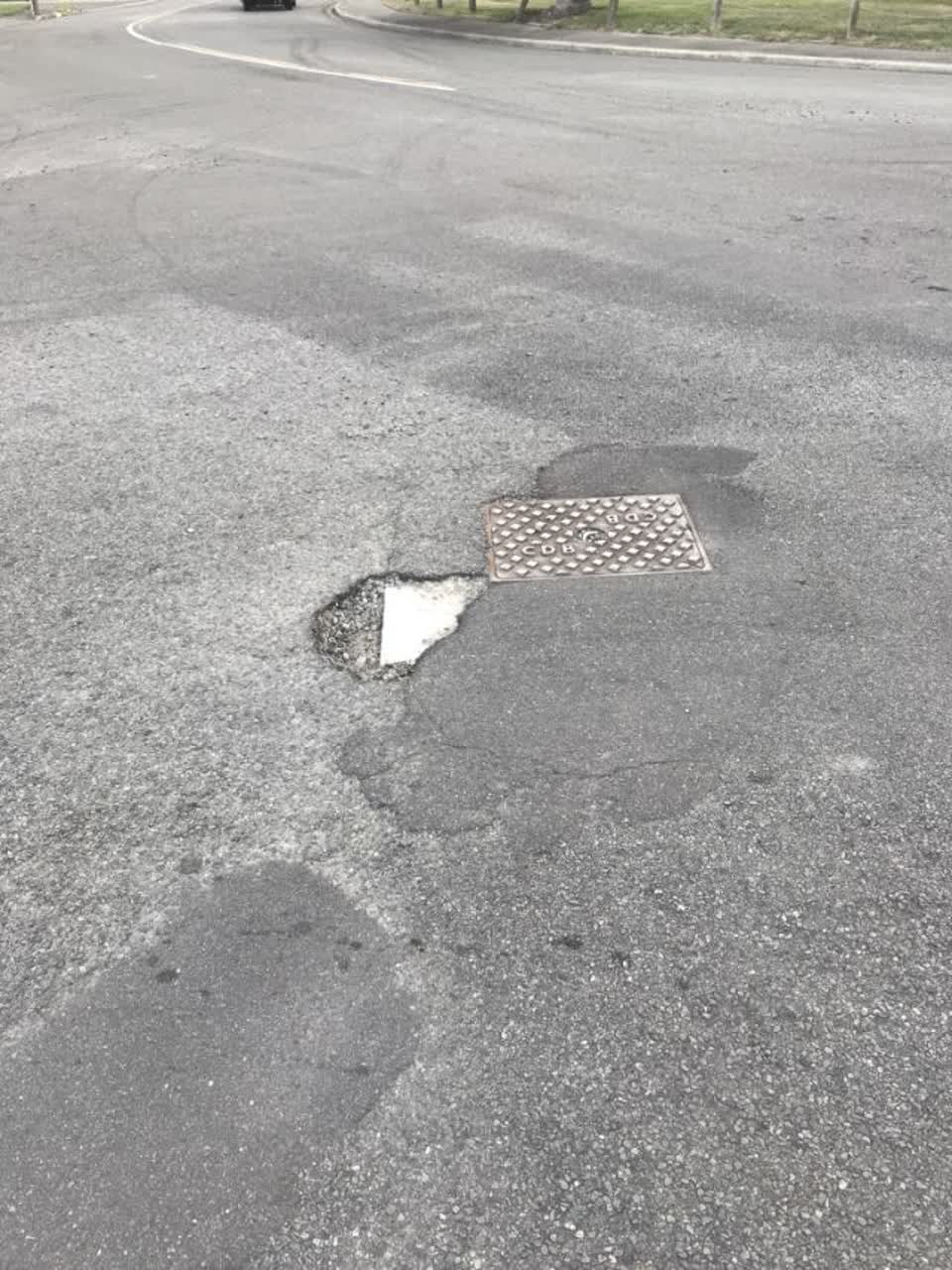 The photograph attached to this roading/streets report