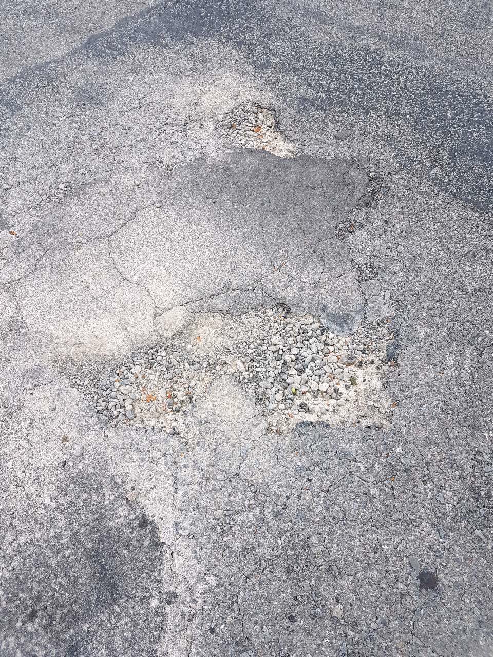 The photograph attached to this roading/streets report