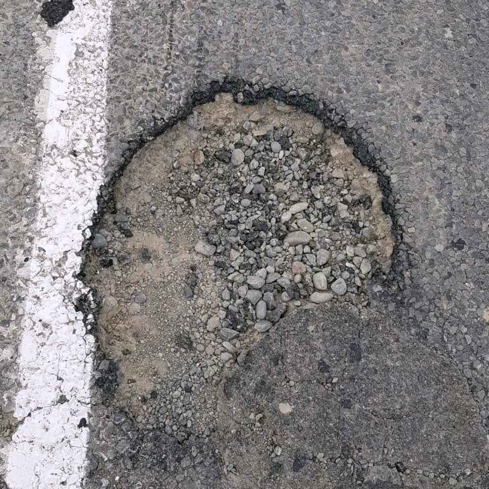 The photograph attached to this roading/streets report