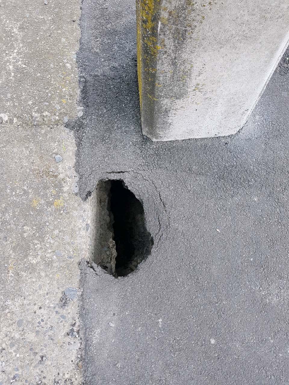 The photograph attached to this roading/streets report