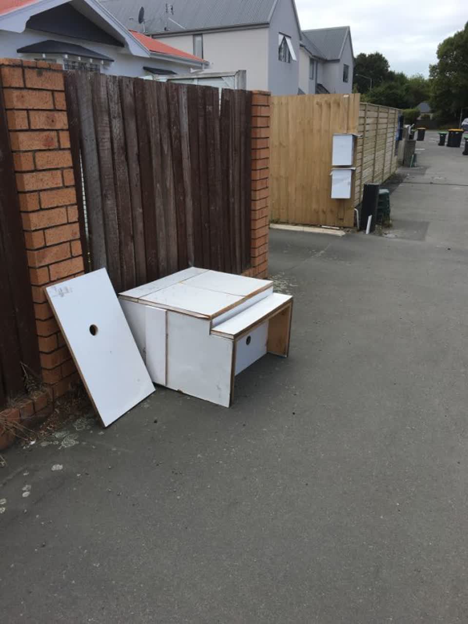 The photograph attached to this rubbish/recycling report