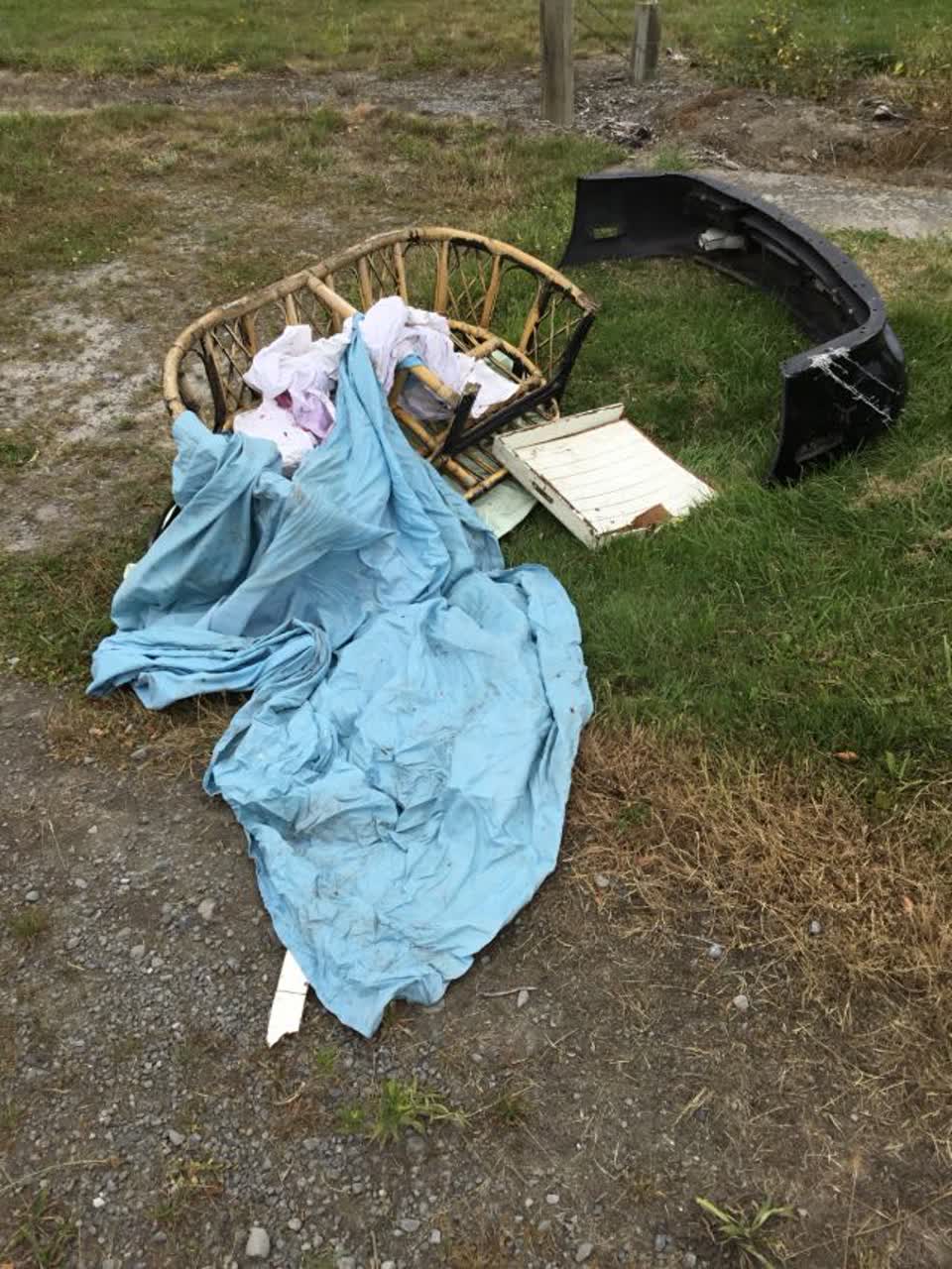 The photograph attached to this rubbish/recycling report