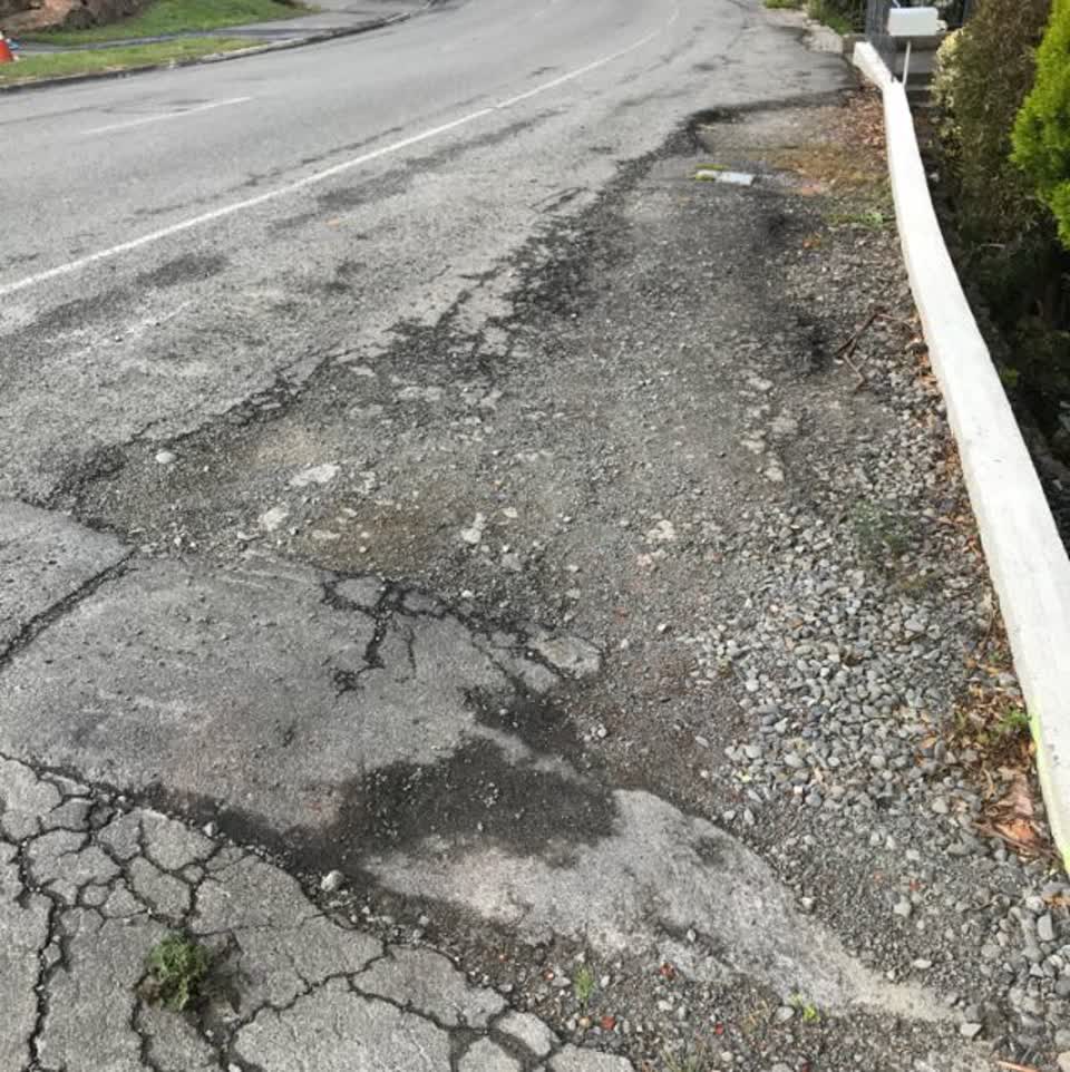 The photograph attached to this roading/streets report