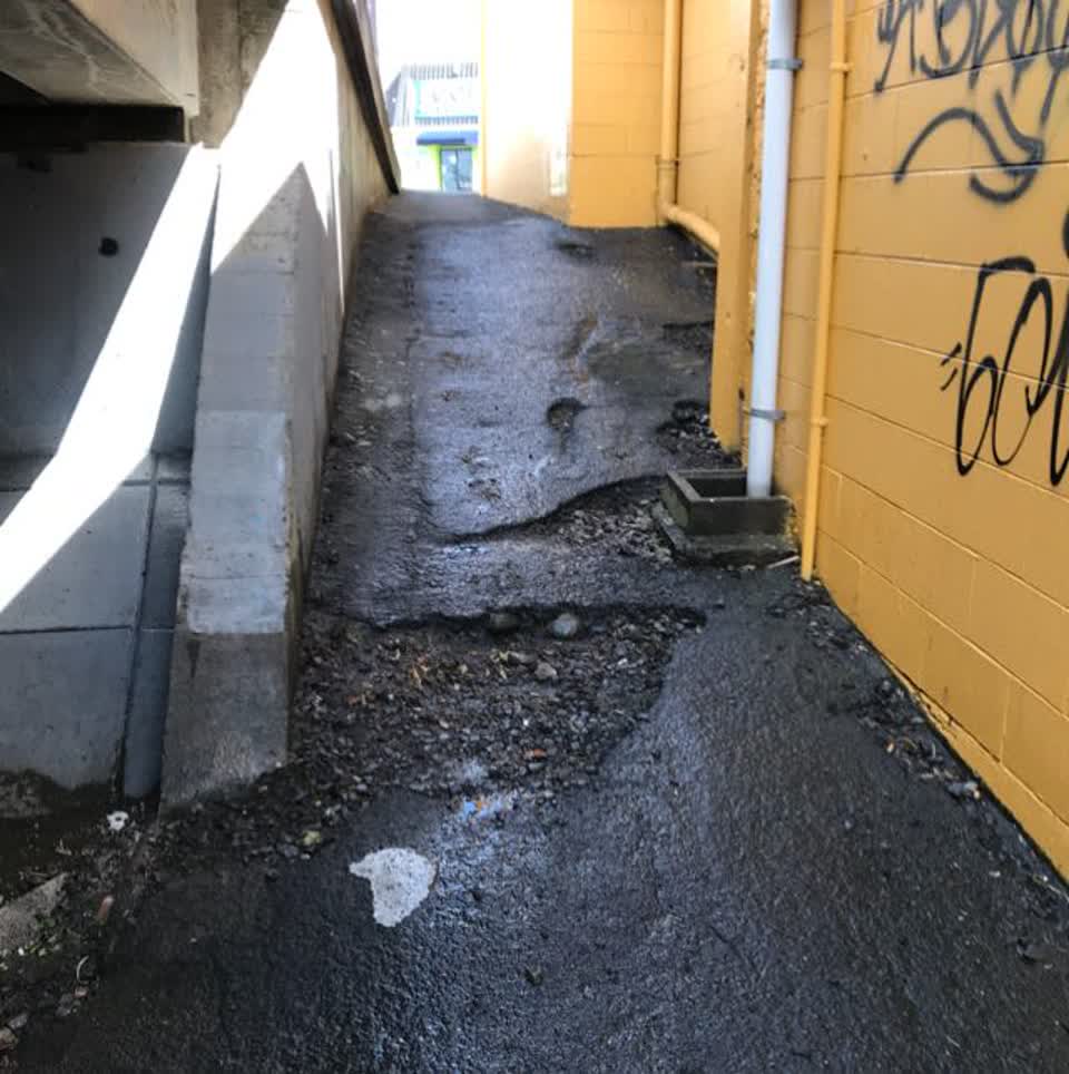 The photograph attached to this roading/streets report