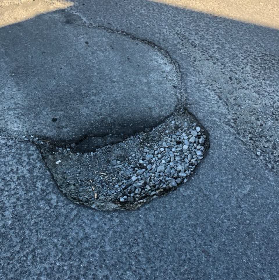 The photograph attached to this roading/streets report
