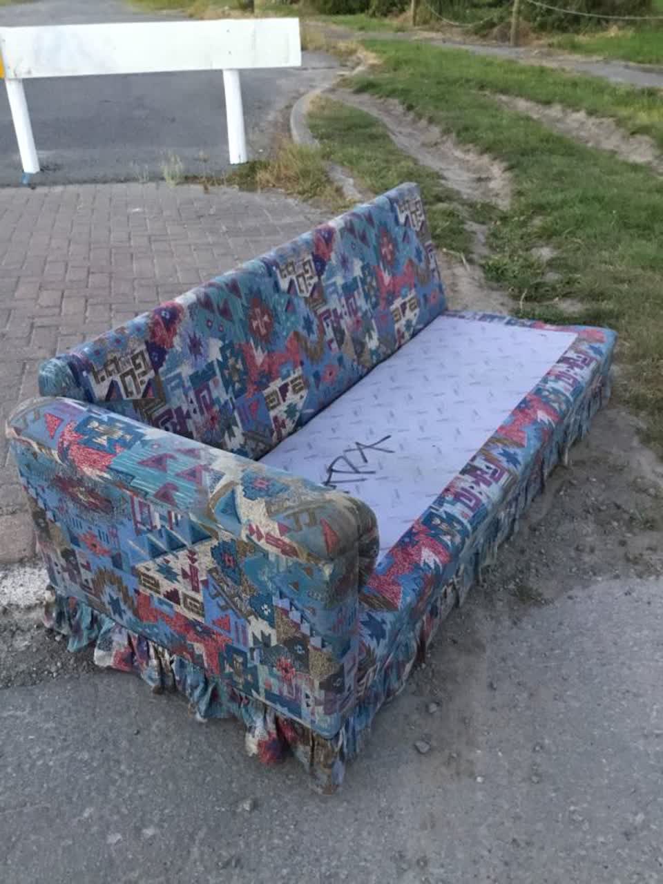 The photograph attached to this rubbish/recycling report