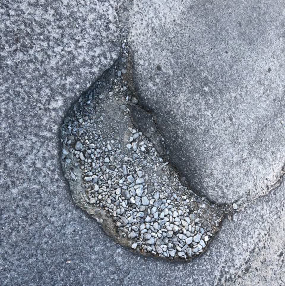 The photograph attached to this roading/streets report
