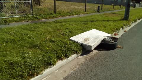 Rubbish/Recycling, a report photo
