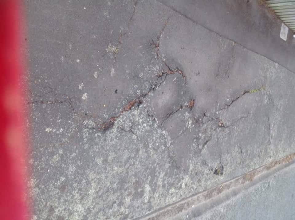 The photograph attached to this roading/streets report
