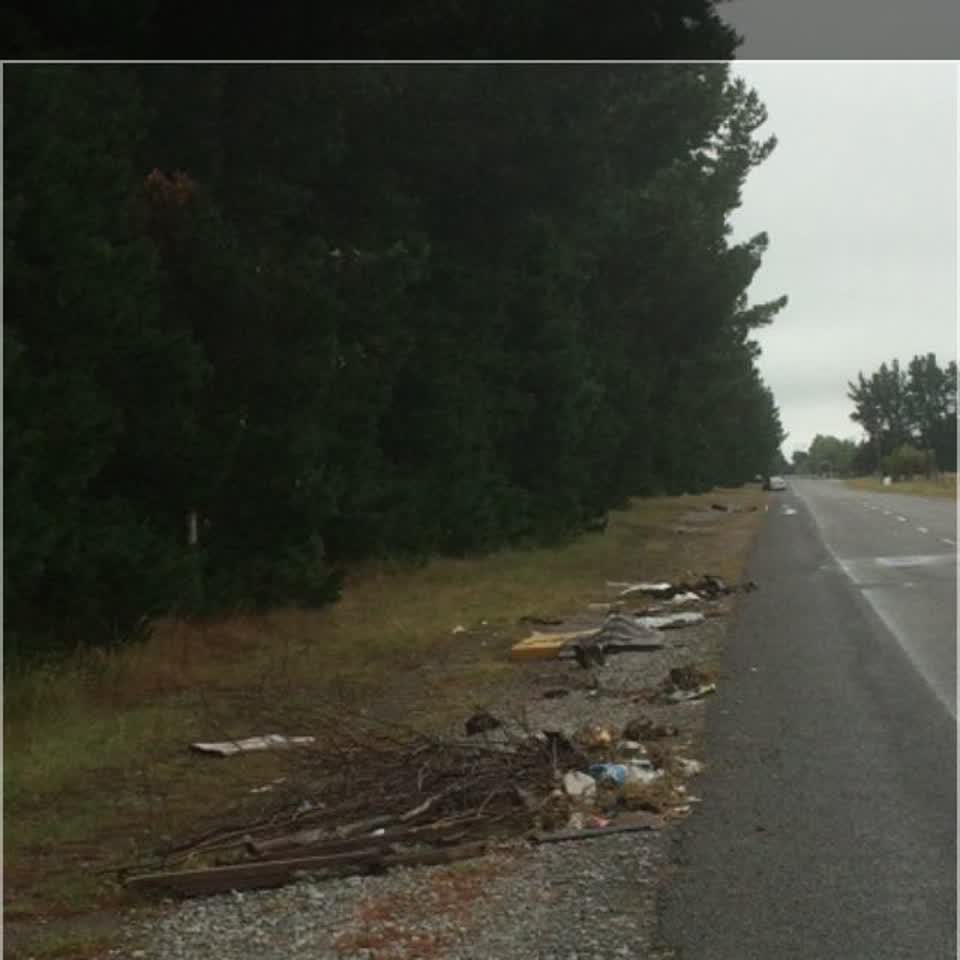 The photograph attached to this rubbish/recycling report