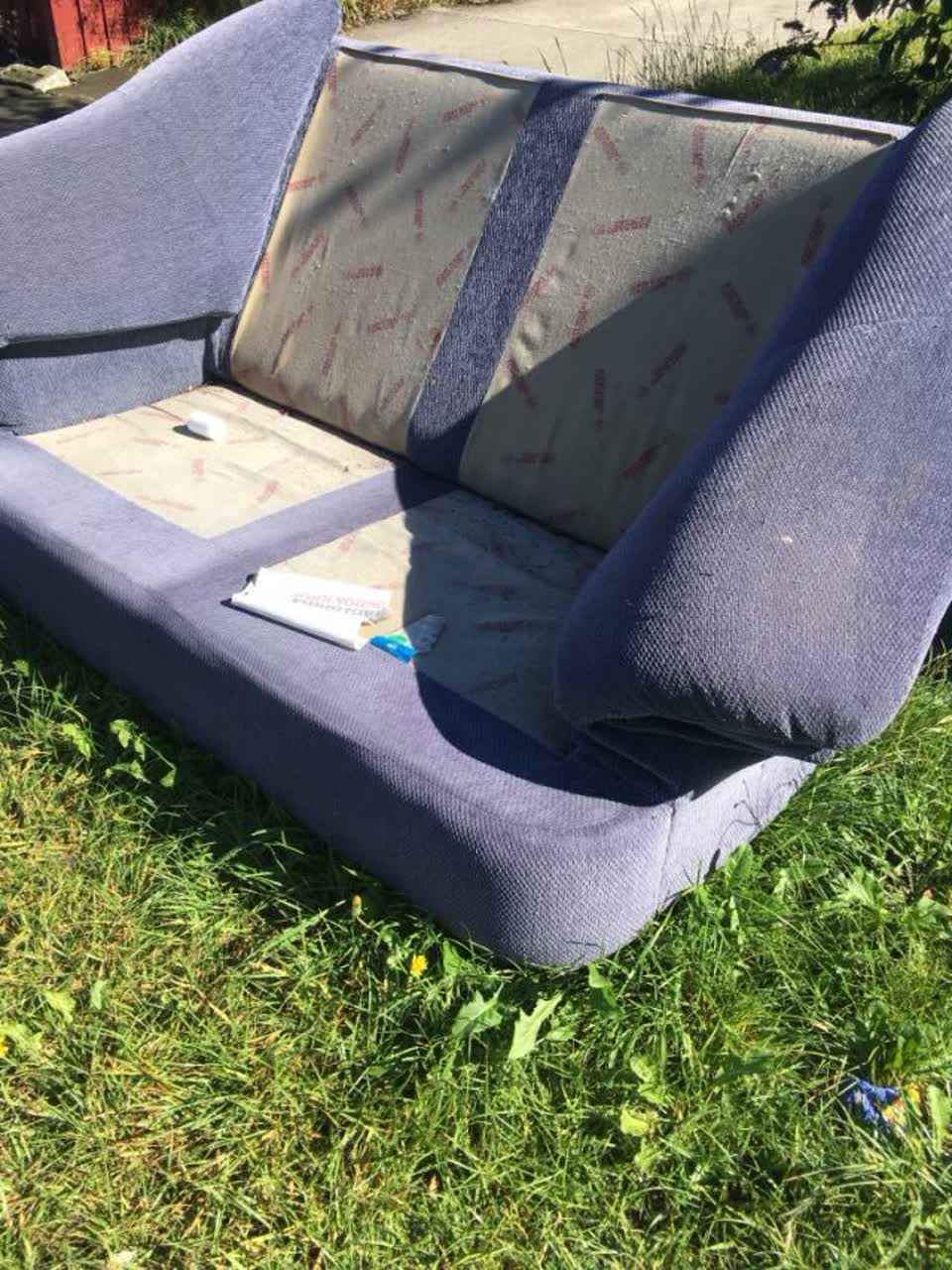 The photograph attached to this rubbish/recycling report