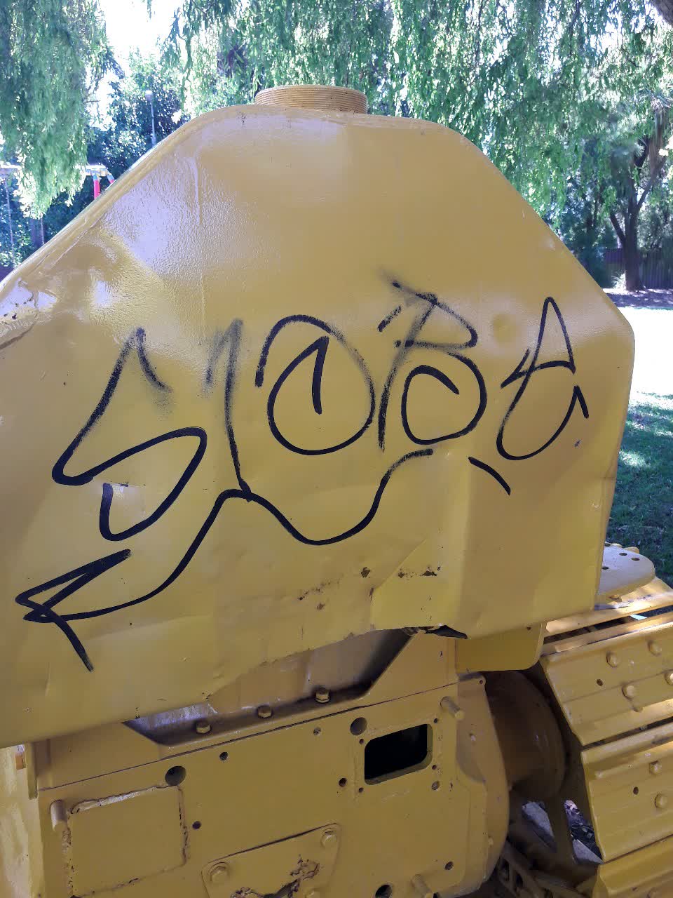 The photograph attached to this graffiti report