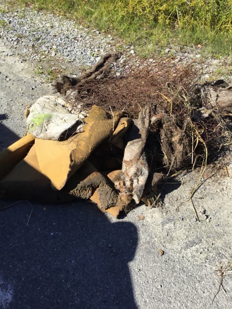 The photograph attached to this rubbish/recycling report
