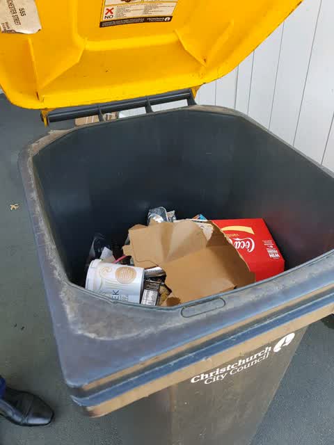 Rubbish/Recycling, a report photo