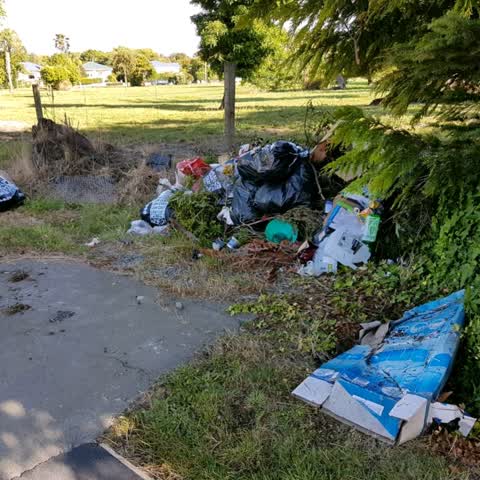 Rubbish/Recycling, a report photo